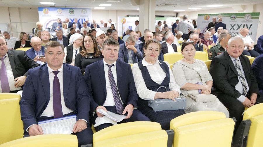 Абдулмуслим Абдулмуслимов поздравил ветслужбу Дагестана с 30-летием со дня образования